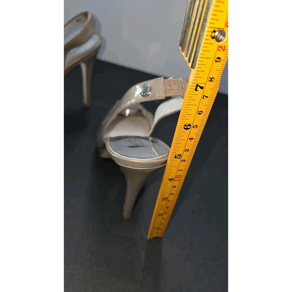 Michael Kors Women's Beige Patent Leather Slingback Peep Toe Heel Used size 6M - Picture 6 of 8